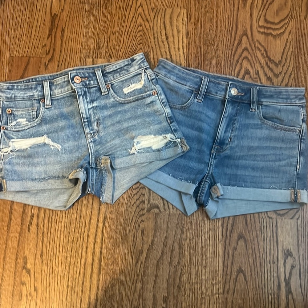 American Eagle women size 2 denim jean shorts Like New! 2 pairs!